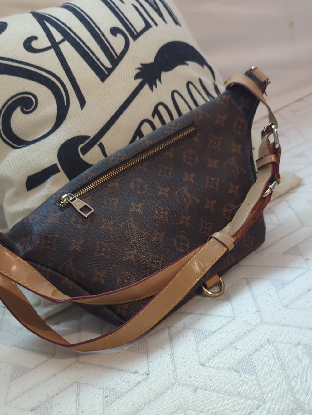 Louis Vuitton LV Monogram Large Sized Waist Belt Bag / Crossbody Bag - Picture 5 of 8